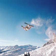 Hetzelflip p&aring; en kicker i St Anton.. &Aring;kare: Hannes Larsson.