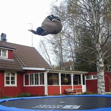 snart f&aring;r man g&ouml;ra s&aring; fast med skidor under f&ouml;. &Aring;kare: Fredriiiiiiiikkkk.