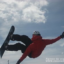 Mindre lyckat hopp.... Foto: www.rollinsnow.se. &Aring;kare: Per.