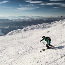 I sk&ouml;nt ljus nerf&ouml;r skutans topp.. Foto: Anders Sundstr&ouml;m. &Aring;kare: Fredrik Wikfeldt.
