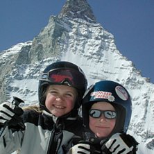 Syrran och jag framf&ouml;r Matterhorn n&auml;r vi var i Z.