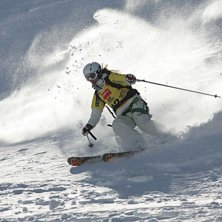 Foto: Freeride Association. &Aring;kare: Segrarinnan i damklassen p&aring; skidor, svenska Jennifer Farde..