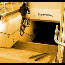 Dubbeltrappan ner till t&aring;gcentralen i Lerum.. Foto: Anton Holm. &Aring;kare: Eric Westling.