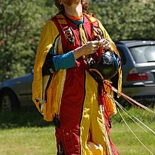 Base hoppare rekar sitt hopp innan han kliver in i. Foto: Patrk Nyr&eacute;n.