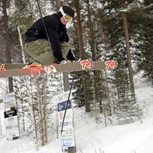 Bara en 3:a med n&aring;n grab i bigjumpet. PT var d&auml;r. Foto: Robert . &Aring;kare: Janne Vikberg.