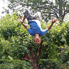 Han blev uppkastad och gjorde en backflip.... Foto: Micke B&aring;th-Halld&eacute;n. &Aring;kare: Jakob Bj&ouml;rkman.