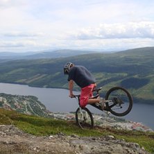 Foto: Johan Tj&auml;der. &Aring;kare: Petter Nyholm.