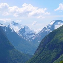 Nere i dalen ligger Folven camping d&auml;r vi bor var. Foto: Jonne L&ouml;vkvist.