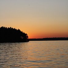 Sk&ouml;n solnedg&aring;ng  p&aring; v&auml;gen hem.. Foto: Robin Enqvist.