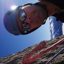 Fotograf och kl&auml;ttrare i samma bild. Foto: Jonas Tuvfesson. &Aring;kare: Peo Stenholm &amp;amp; Jonas Tuvfesson.