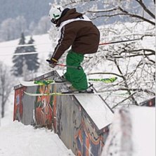 2kink under the north face polish freeskiing open.. &Aring;kare: Henrik Harlaut.