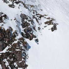 Foto: Ola Melin. &Aring;kare: Jon har precis slungats ut fr&aring;n berget och nu v&auml;ntar en h&aring;rd landning..