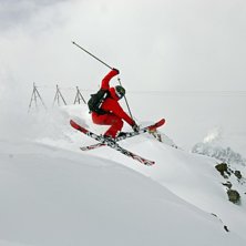 H&auml;rligt h&auml;ng fr&aring;n en sn&ouml;driva. Foto: Andreas Alm. &Aring;kare: Robin Ljungqwist.