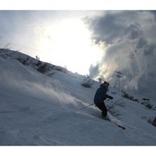 Det kom ett g&auml;ng moln som rullade upp f&ouml;r berget. Foto: Oskar Eriksson. &Aring;kare: Andreas Granstedt.