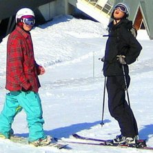Jag och Emil st&aring;r och posar framf&ouml;r kameran, p&aring;. Foto: Hans Karlsson. &Aring;kare: Hannes K och Emil W.
