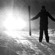 &Aring;kte lite issurfing efter bil p&aring; isen!. Foto: Alexander Br&auml;nnk&auml;rr. &Aring;kare: Bj&ouml;rn Yrjans.
