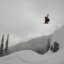 Vi hittade ett roligt dropp mellan tv&aring; stenbumlin. Foto: Erik H&aring;rsmar. &Aring;kare: Markus Fredlander.