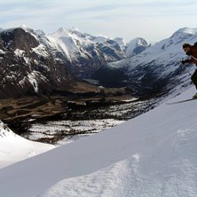 Andreas droppar en h&auml;ngdriva p&aring; v&auml;g ner fr&aring;n... Foto: Johan Olofsson. &Aring;kare: Andreas Persson.