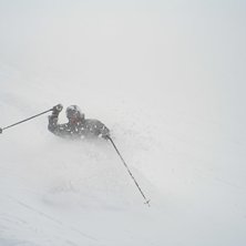 Mycket nysn&ouml; o n&auml;stan tomt i backen. D&aring;lig sikt. Foto: Peder H&auml;ggstr&ouml;m. &Aring;kare: Magnus Brandt.
