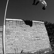 simon fotar mig p&aring; en backflip fr&aring;n &amp;quot;mu. Foto: Simon Lindberg. &Aring;kare: Petter Hedstr&ouml;m.