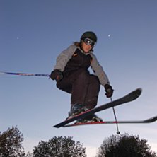 &Aring;rets f&ouml;rsta skid&aring;kning! Vi tog sn&ouml; fr&aring;n isha. Foto: Eric Schelin. &Aring;kare: Fredrik Trella.