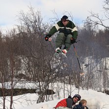 Bill hopper over Bosse og Storm. Foto: Odd Roar Salamonsen. &Aring;kare: Bill Strand.