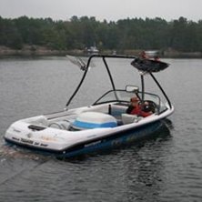 B&aring;ten f&aring;r vara med p&aring; en bild &aring;x&aring;. Foto: ok&auml;nd. &Aring;kare: ingen.