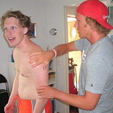 jag m&aring; s&aring; inte vara Stig-Helmer men sm&ouml;rja in k. Foto: Walle. &Aring;kare: Bj&ouml;rn och Samuel.