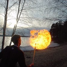 H&auml;r Sprutar jag lite eld.. Foto: Magnus Jonsson. &Aring;kare: Oskar Eriksson.