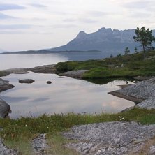 Tilthornet till h&ouml;ger och Lofoten till v&auml;nster. . Foto: Mattias Clarin.