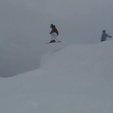 jag g&ouml;r ett litet hopp offpist. Foto: hans. &Aring;kare: Tomas.