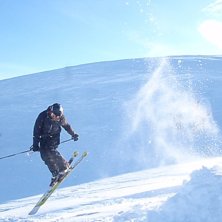 &amp;quot;Dit&aring;t!&amp;quot;
&amp;lt;----. &Aring;kare: Linus Linox Petersson.