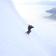 1200 meter ner till havet. P&aring; tur med skiogskred . Foto: Christer Harnesk. &Aring;kare: Markus.