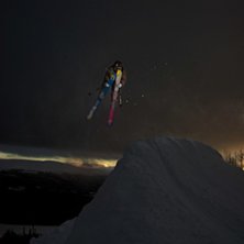 oscar wester visar hur man k&ouml;r en lastbil. Foto: hugo ljungquist. &Aring;kare: oscar wester.