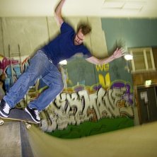 Jonte visar upp sin sk&ouml;na br&auml;dk&auml;nsla f&ouml;r pucke. Foto: Mattis Johansson. &Aring;kare: Jonte Grundelius.