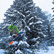 Bright colors in a snowy winter wonderland

- Da.