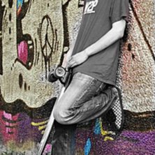 Experimenterar med f&auml;rger. Foto: Lovisa Blomqvist. &Aring;kare: Dennis Asplund.