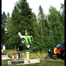 Adde pressar frontflip fr&aring;n railen.

Lite bilde. Foto: Bror Ax. &Aring;kare: Andreas vare.