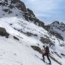 Annie Svensson p&aring; v&auml;g mot Bettaforcatoppen i Mon. Foto: Axel Adolfsson.