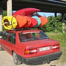 Har lastat bilen full med forskajaker. En sk&ouml;n da. Foto: Daniel Carlsson.