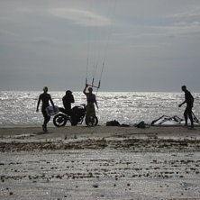 Jag e p&aring; v&auml;g ut me grabbarna mot en resa som tog. Foto: Robin Stenvall. &Aring;kare: Eve, Rysan, PG o Jonas.