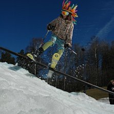 K&ouml;r lite upprail fin bakrund. &Aring;kare: Douglas K&auml;llsbo.