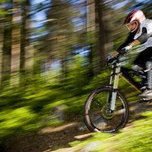 Danne Olsson, omslagspojke i Brant #2, k&ouml;r snabbt. Foto: Mattias Johansson. &Aring;kare: Danne Olsson.