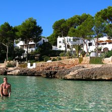 M&aring;ste hinna med och bada ocks&aring;. Foto: Sara Hammarqvist. &Aring;kare: Jag.