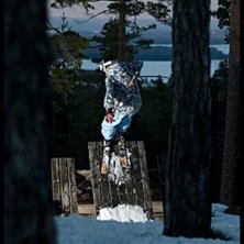 hejskutthopp upp p&aring; en b&auml;nk de va kul :). Foto: Kristoffer Lindgren. &Aring;kare: Rasmus Ericson.