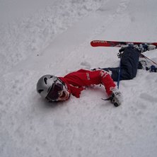 Varf&ouml;r vara ledsen &ouml;ver att ramla, n&auml;r man land. Foto: Gustav Vikstr&ouml;m. &Aring;kare: Hanna Ekelund.