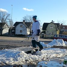 vid ishallen. Foto: Emil B&auml;cktr&ouml;m. &Aring;kare: jag.