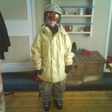 Degen posar inf&ouml;r kamera mannen inann han ska ut . Foto: Markus. &Aring;kare: Elias Grunnesj&ouml; A.K.A Degen.