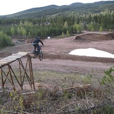 4 meters dropp i w&auml;sa (landningen suger). Foto: Tommy Hahlin. &Aring;kare: Fredrik Larsson (jag).