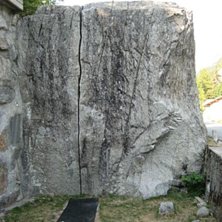 a boulder test pice in Orco . Foto: Alpinemadness/&copy;. &Aring;kare: Metolius chraspad.